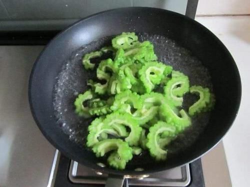 沸水|这几种食材不焯水不能吃,为了家人的健康,以后不要再直接下锅