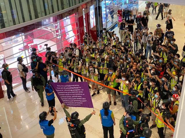 警方发布|香港揽炒派罔顾疫情再煽集会!市民直斥:不顾人命