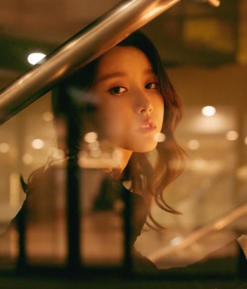 中心|苏芮琪、姜贞羽、赵粤拍广告,有谁注意中心位是谁?实至名归