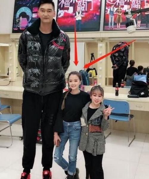  孩子的身高|130cm“袖珍女孩”走红，长相甜美，身姿曼妙，网友：还以为有170