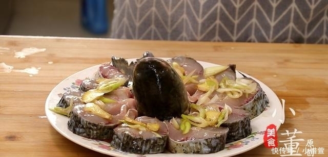 好吃|草鱼好吃的做法,不煎不炸,做法简单一看就会,鱼肉鲜嫩不腥