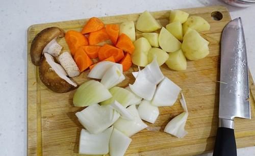  马铃薯|马铃薯炖肉丸子