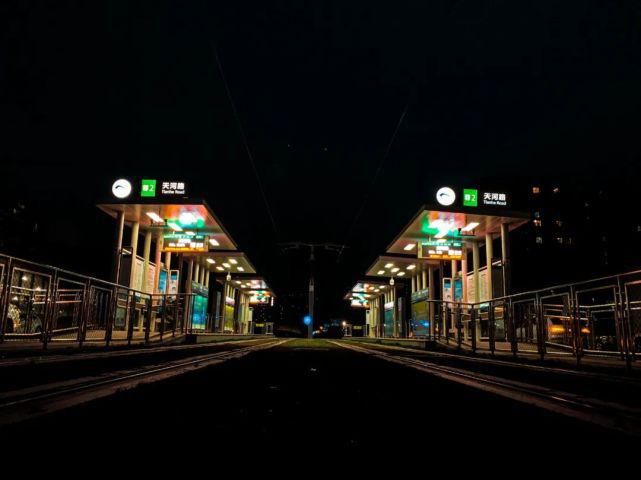 地铁君|你撑伞的样子，真帅！