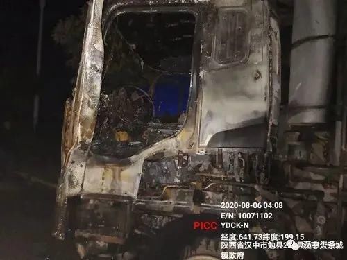  凌晨|因轮胎着火，大货车凌晨四点发生自燃