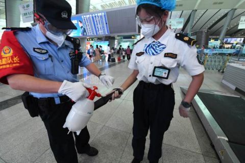 北京|视点｜暑运客流增加北京铁警维护站序确保旅客出行安全