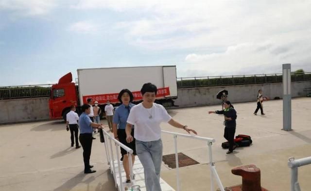  鱼苗|“走近一线检察官”直播活动：检察官见证百万鱼苗入黄海