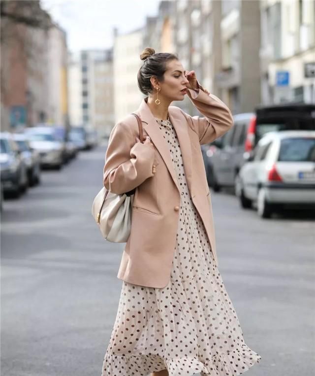  西装|买什么西装不容易过时？这“5个”款式很经典，时髦洋气又百搭