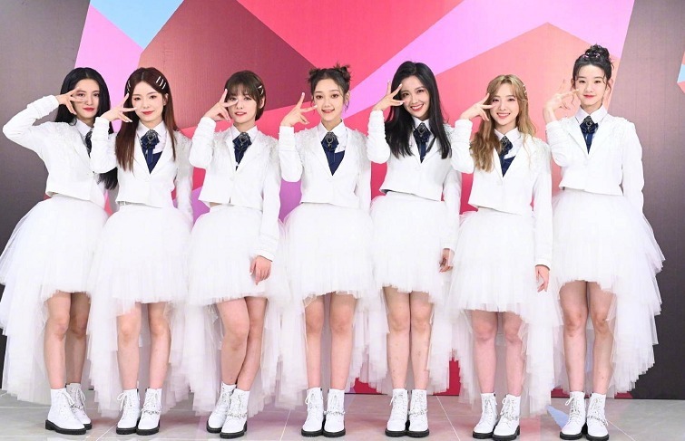  林君怡|未能成团演艺之路依然继续：徐艺洋录制新歌，林君怡资源变多