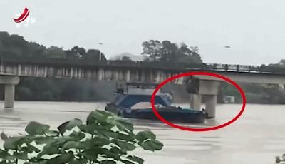  事故发生|一砂石船撞上桥墩，致桥面坍塌！原因初步查明