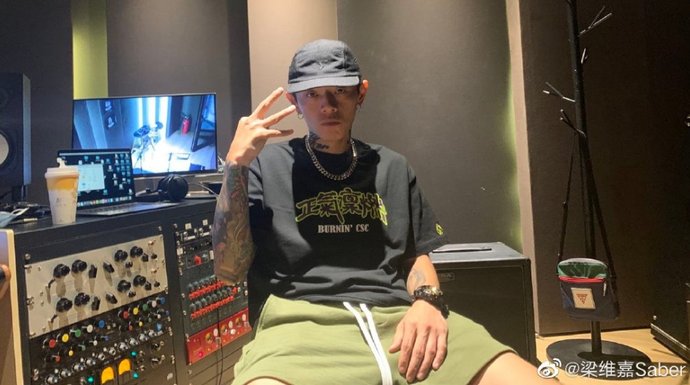  HipHop|用几十秒镜头就跻身《新说唱》20强，这个男人够HipHop了吗？