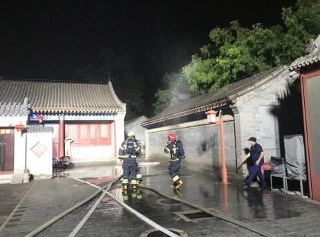  冷却保护|壹现场｜被雷电击中 古建筑群“起火” 消防来“灭”