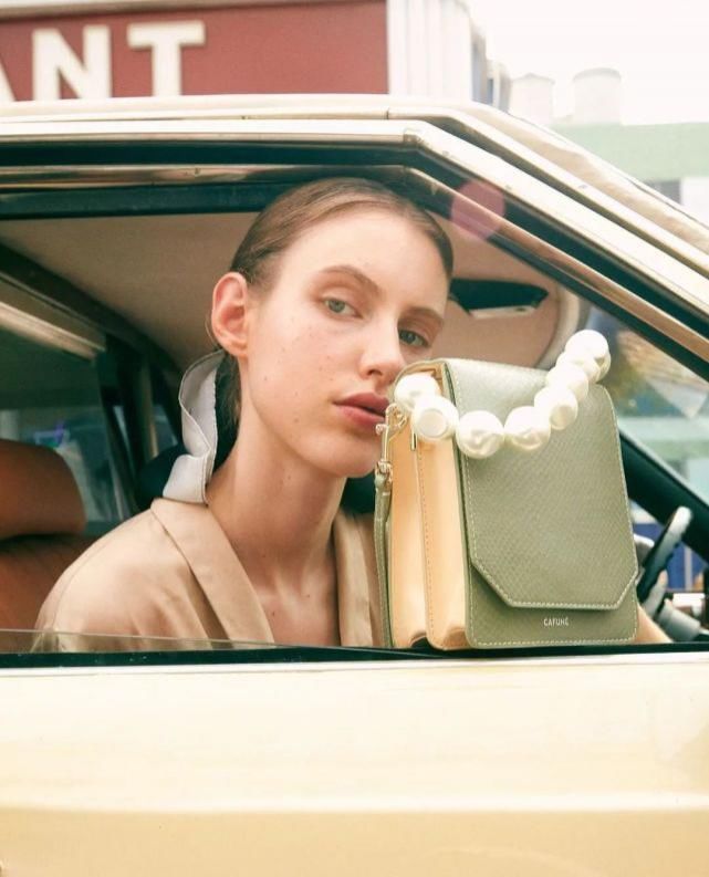  大牌|如果你有5000块，是攒钱买大牌包还是买小众品牌？