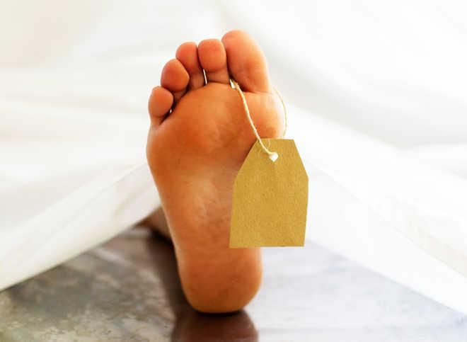 在家|独居男子在家突然身亡,身上出现怪异伤痕,家人看完马上报警