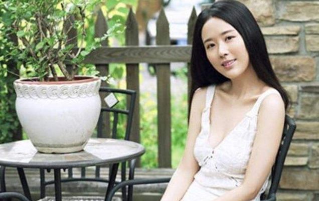 颜丹晨|有种“毁容”叫15年后的嫦娥，杂志照改变风格让人认不出