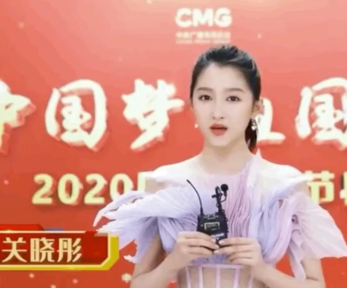 甜美|央视镜头下群星:关晓彤妆发显老、杨紫意外甜美、李沁杨颖是模板