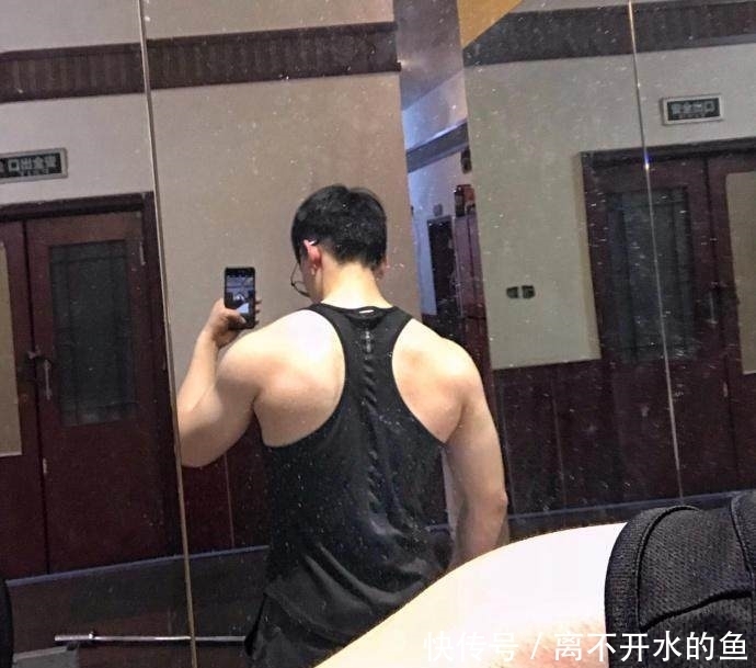  肌肉|爱健身的95后，雕刻出满身肌肉化身模特出镜，气质不输陈坤