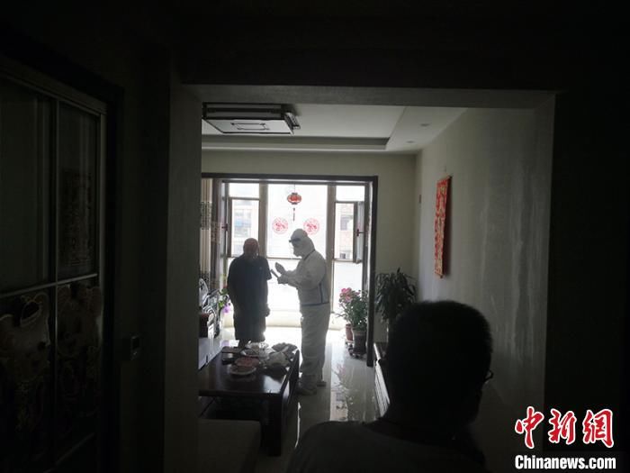 社区工作人员|乌鲁木齐社区干部为核酸检测工作拼了：“白加黑”很值得