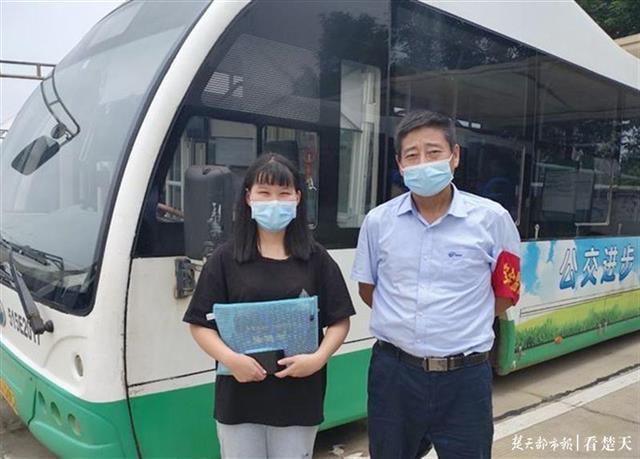 手机|乘客大意丢失毕业证、手机，333路公交人完璧归赵