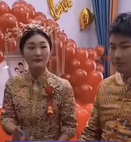 大道|大衣哥回《星光大道》当评委,桌上的豪车钥匙太惹眼