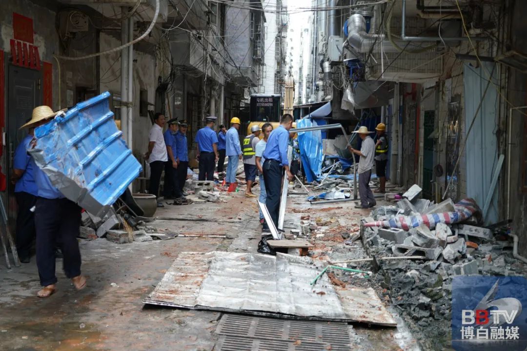 执法人员|“生命通道”千万不能堵！简易棚霸占消防通道拆！