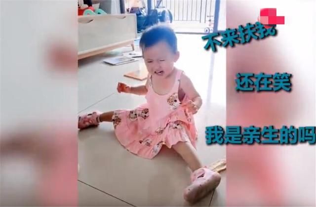 洗车|“最粗心妈妈”火了,洗车忘关后车窗,萌娃懵圈了:雨好大哟