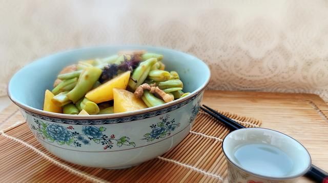  味十足|芸豆东北最家常的做法，炖出来香喷喷的，酱味十足好下饭
