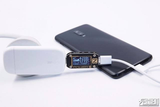  功率为8|小饼干能给什么设备用？OPPO 50W 超闪饼干充电器兼容性评测
