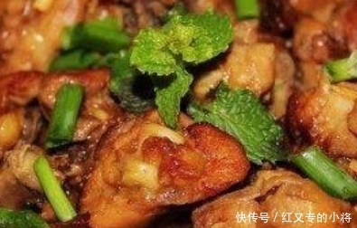 维生素|大人小孩都喜欢的荤菜，鲜嫩多汁，骨香浓郁，咬一口能滋出肉汁来