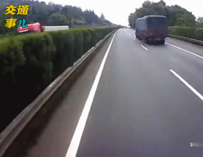  动图|一组动图警示你：最坑人的驾驶行为，见缝就钻害人害己