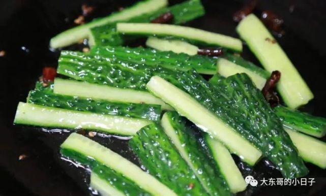 大热天|大热天全靠凉菜续命,这4款黄瓜凉菜简单好做,下饭开胃