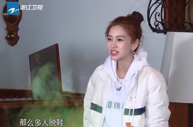 救场|Baby在跑男脱鞋,却因女嘉宾一句话尴尬,救场方式堪称教科书