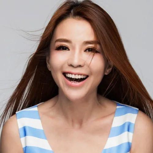  嘴里面|央视主持人朱迅身体告急？一天录制17场节目，《星光大道》上台需被助理搀扶？