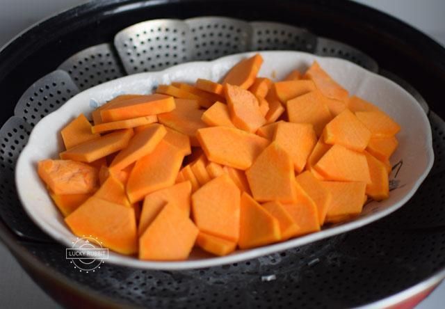  组织|一次发酵法做的南瓜馒头，表面光滑无凹陷，组织细腻，松软香甜