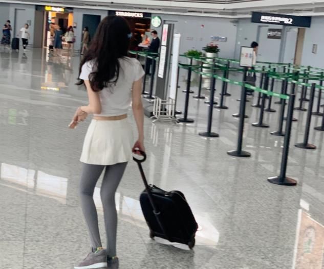  出彩|中年女人如何保持活力年轻感？生活中做到“四不穿”，就会很出彩