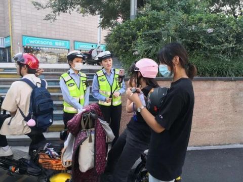 驾乘|超76万人围观！在宿迁，驾乘电动自行车时要注意了，别一不小心就成了“网红”…