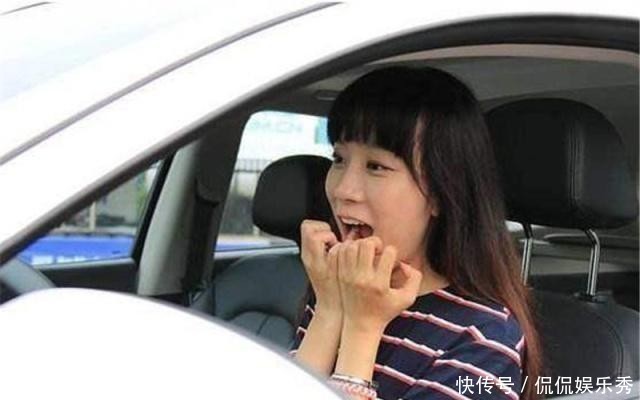  女司机|这名女司机在十字路口前，停车27分钟，23次