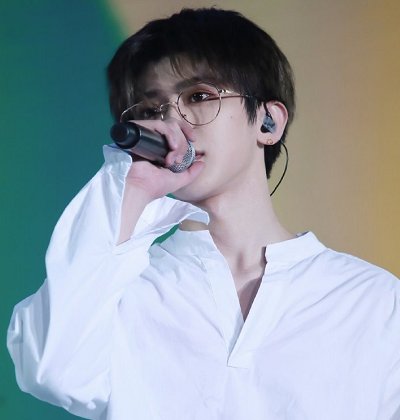  承认|有种“友谊”叫蔡徐坤陈立农, 看到俩人的牵手方式, 我承认我羡慕了