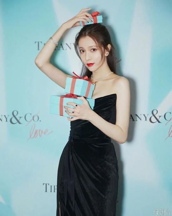 模板|“中国泫雅”火上热搜 宋妍霏才是白富美终极穿搭模板