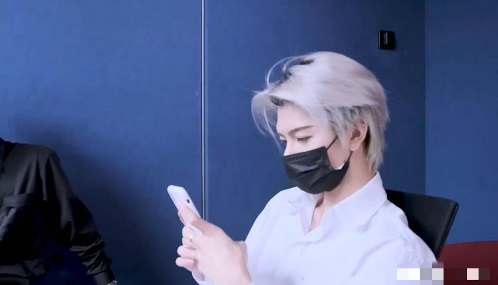  模样|七鹤大人终于爆发了，厌烦“鸭嘴兽”公开晒出男神照，看清模样后，网友懵了