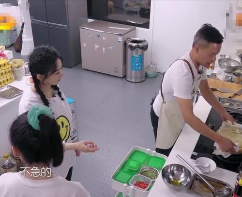  发愁|赵丽颖责任心太强，因菜单无规划独自发愁，焦虑到不想吃饭