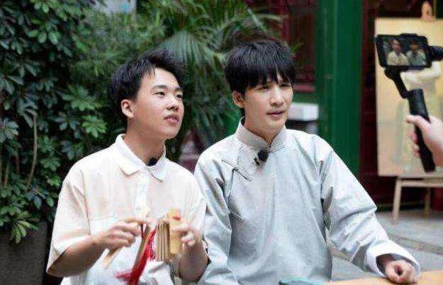  麒麟|郭麒麟没有参加《德云斗笑社》，却每一期都“被点名”