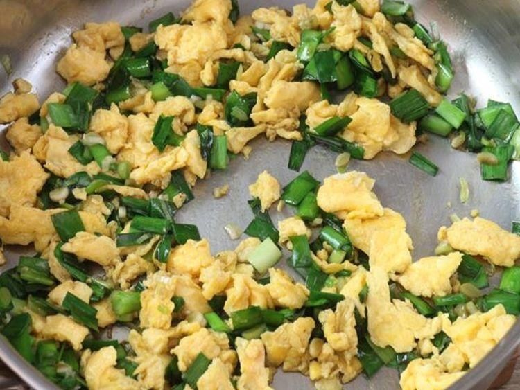  入几滴白醋|如何做出美味可口的韭菜鸡蛋打卤面？