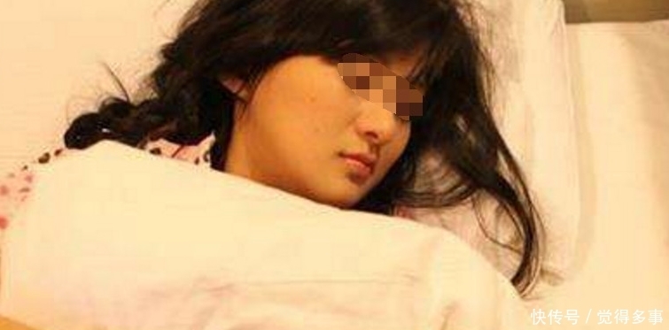 桌子上|男子盗窃时起了邪念,女子装睡装不知,手机突然响起男子愣住了