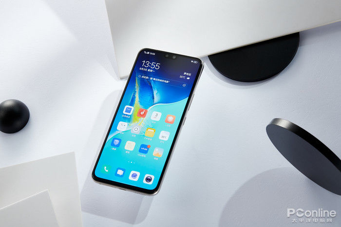  像素|vivo S7评测：轻薄时尚，自拍让女生爱不释手！