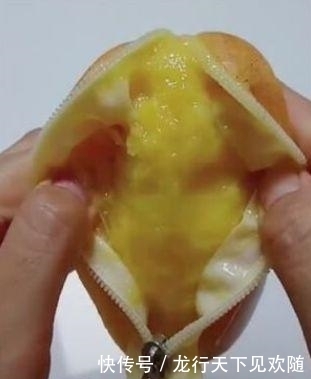 女友|男子送女友奇葩生日礼物，以为是钱包，打开后哭笑不得