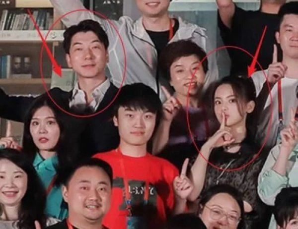  赵丽颖|《中餐厅4》晒全家福，赵丽颖C位，王俊凯新形象我爱了！