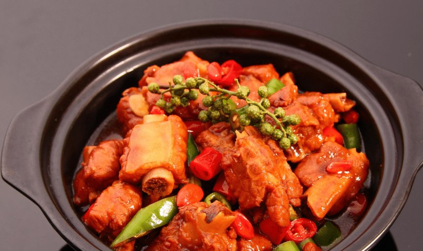  炒鸡块|好吃的黄焖鸡你也想拥有吗？赶紧动手做出这样的美味吧！