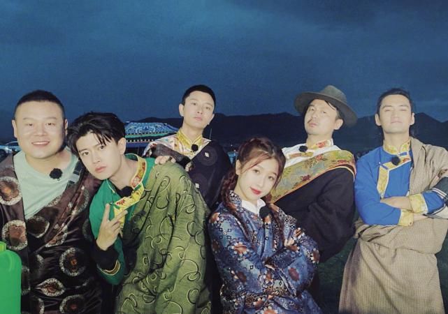  心疼|虞书欣录制综艺被偶遇，全程捂脸不让拍，得知原因心疼了