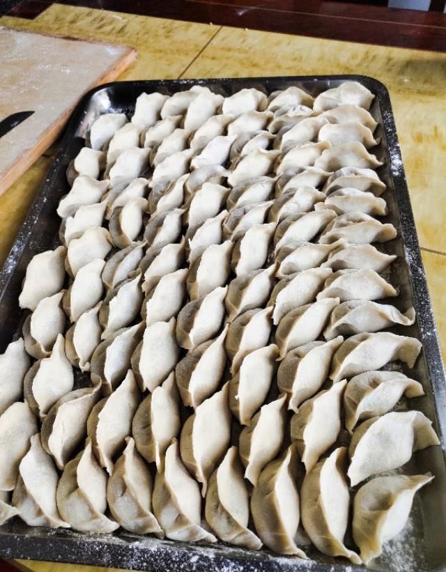  五花肉|五花肉配白萝卜，包的饺子更美味。