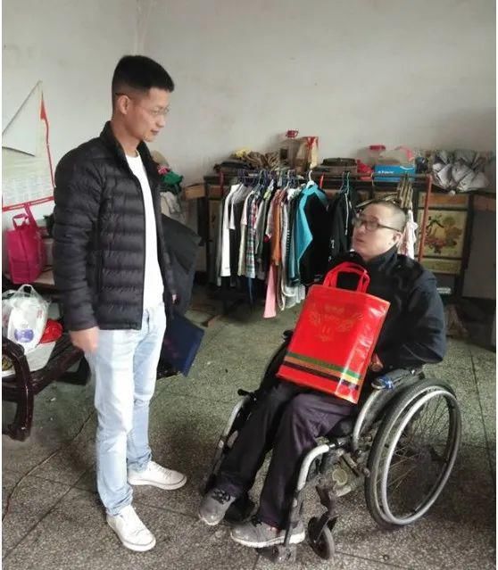 贫困户|真情帮扶献爱心, “扶贫日”里送温暖!